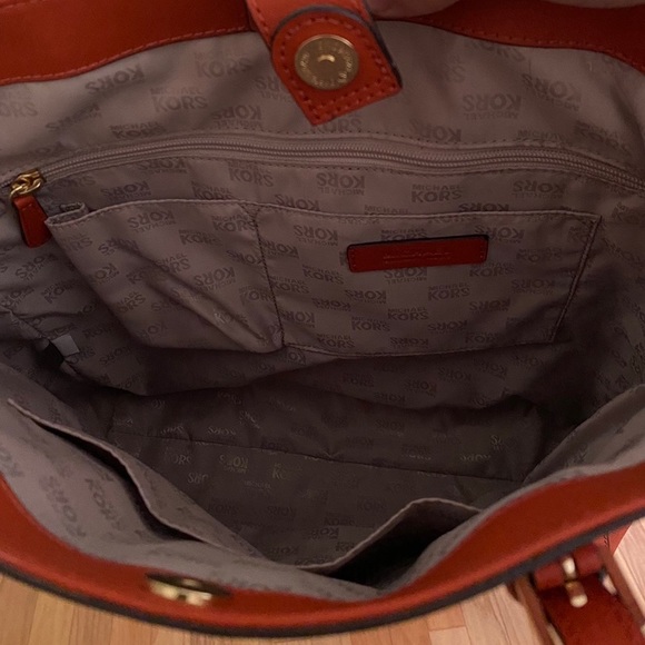 Michael Kors Jet Set Tote - Picture 2 of 2